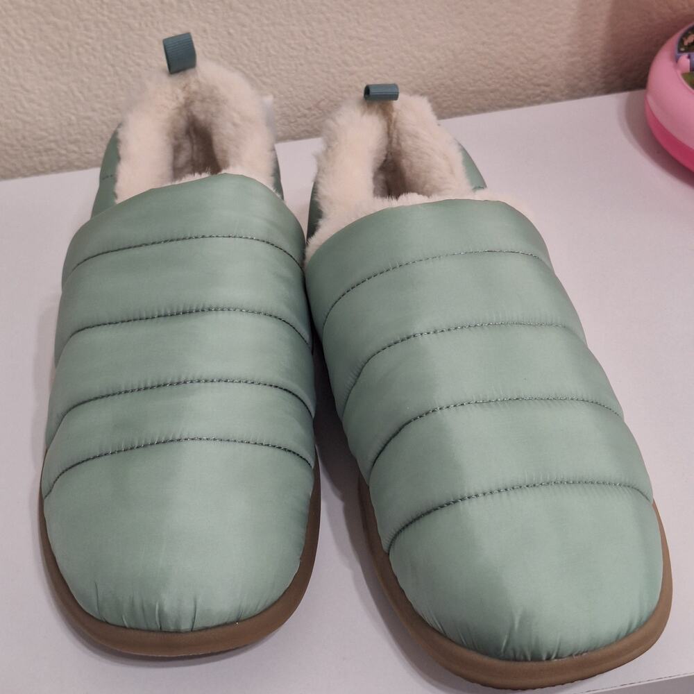 VIONIC Tranquil Frosty Green Faux Shearling Lined Slippers Womens 8